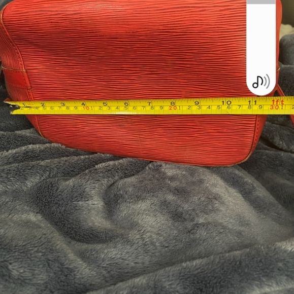 (SOLD)Authentic vintage Louis Vuitton Red Epi bucket noe bag - Picture 8 of 12